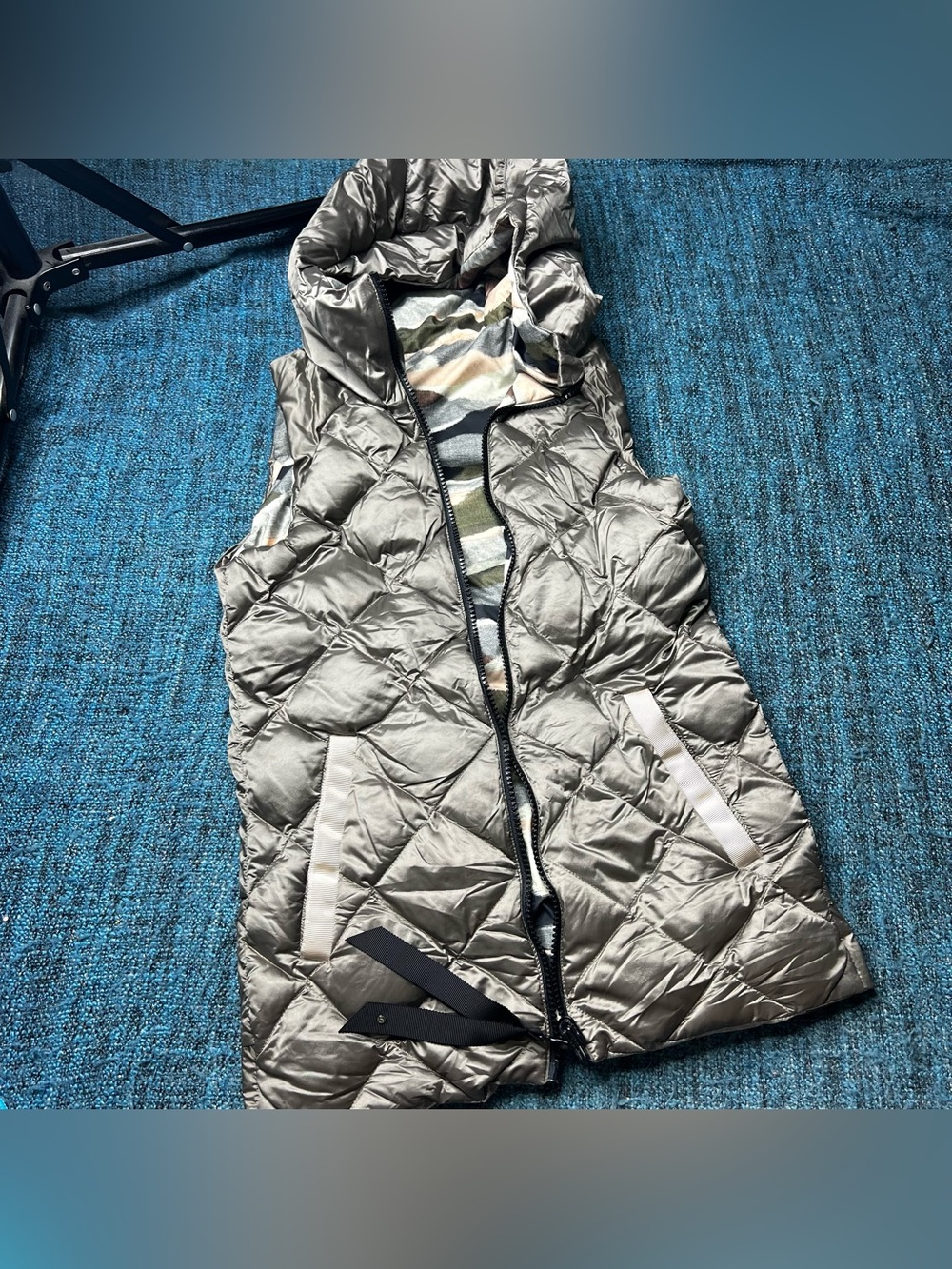 Lululemon Reversible The Fluffiest Down Vest Women's 2 Cashew Coast Camo Butter